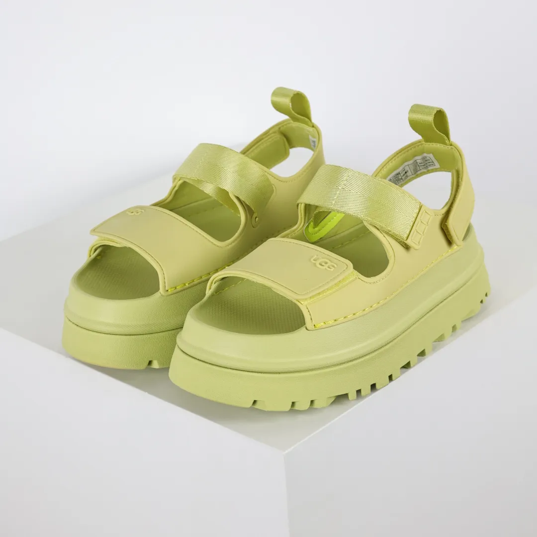 Copy price 💰560 Core recommendation Good price UGG Velcro slippers sandals summer versatile slippers soft sole non-slip beach thick sole casual elegant sandals The style of UGG sandals is really nice. It is suitable for all ages. The soles are made of super lightweight EVA foam. The classic material of U family can be said to be "light" to let you enjoy a different naked feeling. It is one of the most worth buying sandals in history. I guarantee you will not regret the series. Original OEM production Y products are available now. Size: 35 36 37 38 39 40